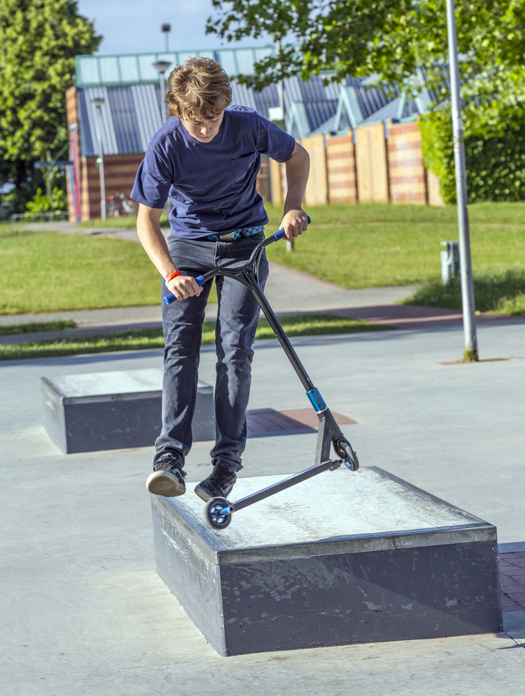 tailwhipping a scooter